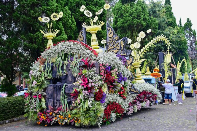 
					Festival Bunga Bandungan: Jagad Kembang Kumandang Gaungkan Potensi Dunia