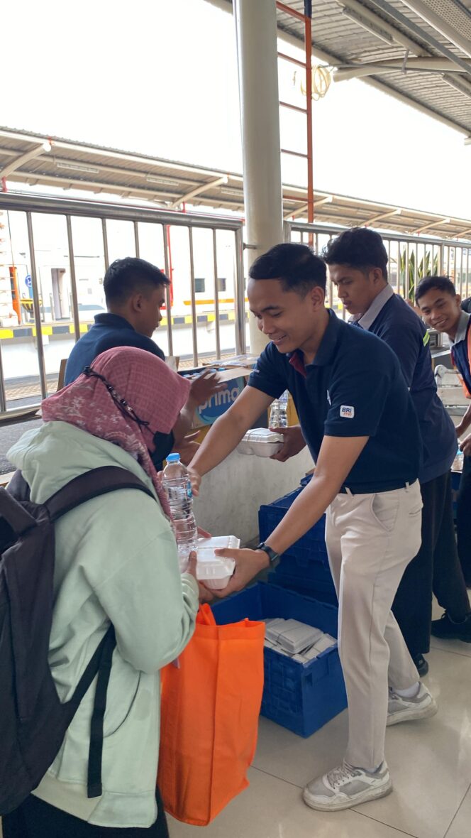 
					KA Sawunggalih Terlambat, KAI Purwokerto Beri Kompensasi