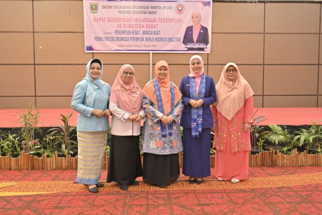 
					61 Organisasi Perempuan Sumbar Bersatu Jadi Motor Pembangunan
