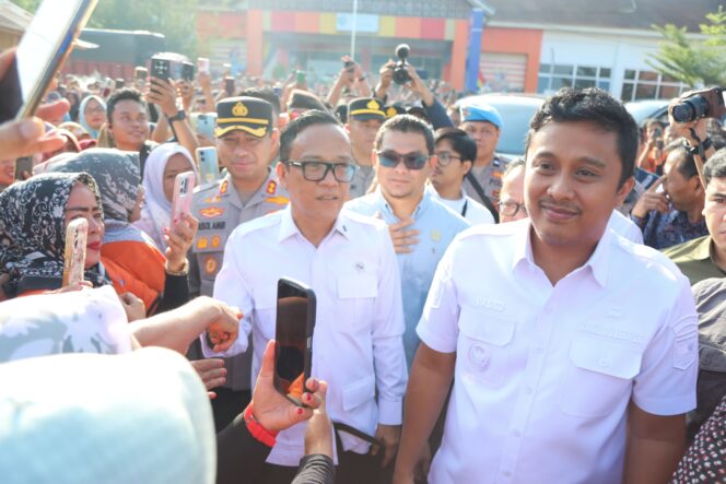 
					Jeritan Buruh Sawit, Aksi Wamenaker & Wagub Sumbar yang Bikin Haru