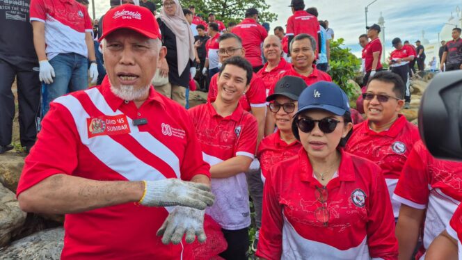 
					Sumbar dan Jambi Tuan Rumah Bersama PON 2032?