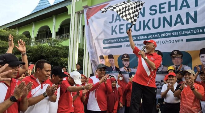 
					Jalan Sehat Kemenag Sumbar, Ajak Ribuan Warga Jaga Kerukunan