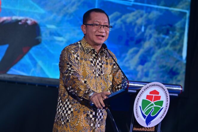 
					Sekretaris Jenderal Kemendes PDT, Taufik Madjid membuka kegiatan Workshop Nasional Pembangunan Komitmen Pemerintah Daerah Transformasi Ekonomi Kampung Terpadu (TEKAD) Tahun 2025, di Ballroom Hotel Aryaduta, Makassar, Sulawesi Selatan, Jum’at, (29/08/2025).