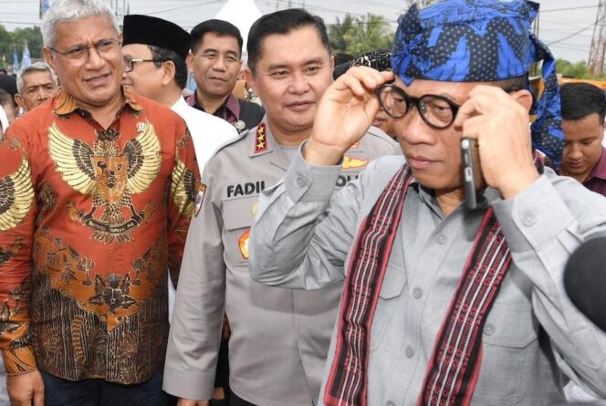 
					Menteri Desa dan PDT, Yandri Susanto bersama Kabaharkam Polri Mohammad Fadil Imran dan Kepala BNN Martinus Hukom. (foto: Ist/ HO-Kemendesa)