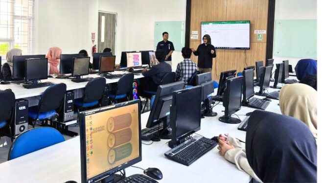 
					GoTo-Paramadina Berikan Beasiswa Penuh untuk Anak Driver Gojek, Senin (01/09/2025) di Kampus Cipayung Universitas Paramadina Jakarta. (Foto: Arif Haryadi) 