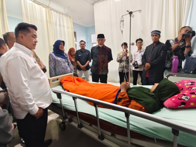 
					Korban Keracunan di Agam Membaik, Mahyeldi Minta Jaminan Higienitas