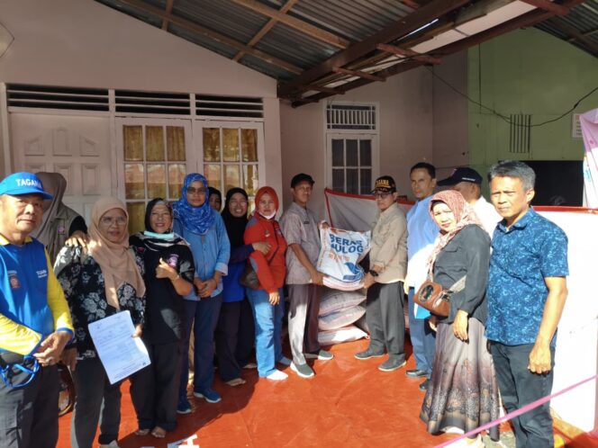 
					Dinsos Sumbar Kirim Ratusan Kilogram Beras untuk Korban Kebakaran