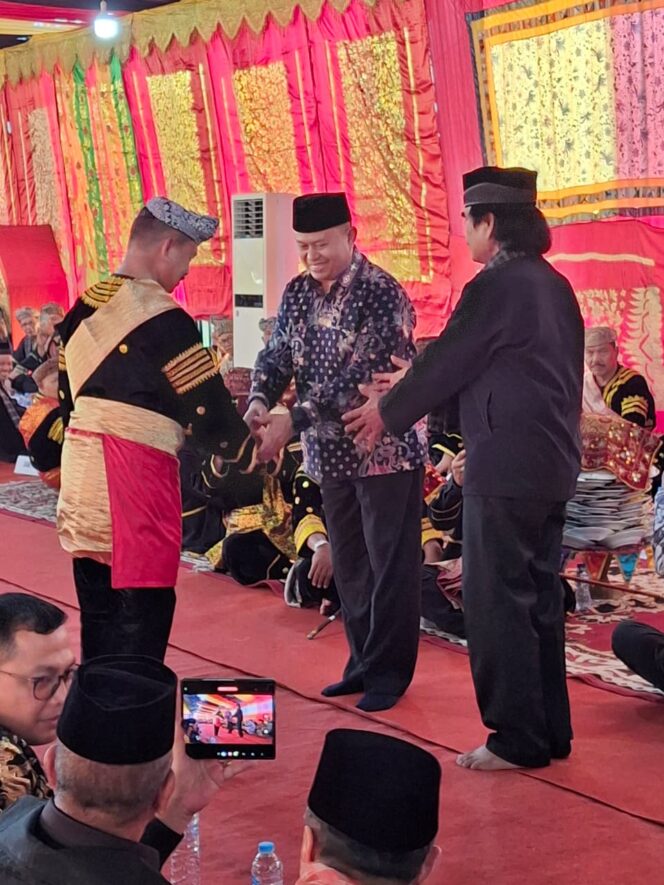
					Gelar Adat untuk Fauzi Bahar: Mahyeldi Tekankan Sinergi Pemerintahan