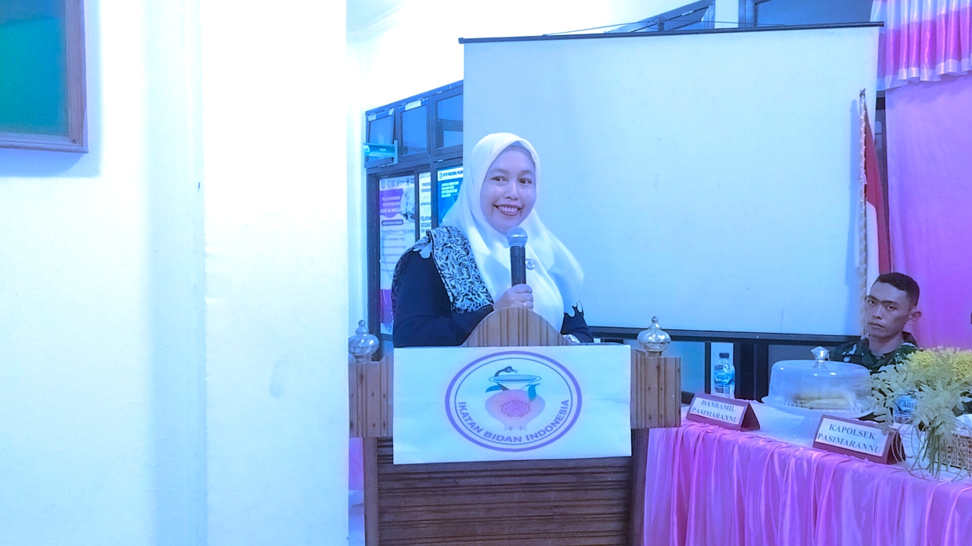 Ketua IBI Cabang Kepulauan Selayar, Risnawati, S.Keb, menyampaikan sambutan pada pelantikan IBI Ranting VII Pasimarannu