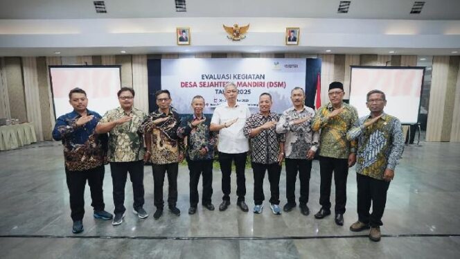 
					Wamensos Agus Jabo Priyono saat Evaluasi Program Desa Sejahtera Mandiri di Hotel Aston Semarang, Kamis, 27 November 2025. Dok. Kemensos