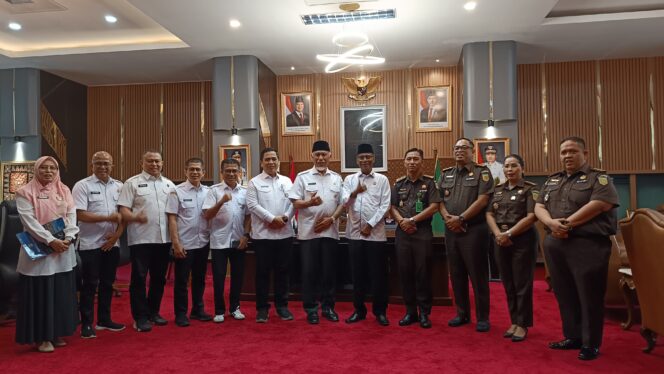 
					Gubernur-Kajati Sumbar Perkuat Sinergi Dukung Pembangunan Daerah