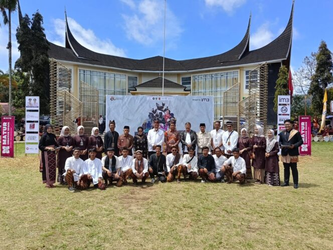 
					Semangat Anak Muda Lestarikan Tambua Tansa Gairahkan Wisata Sumbar