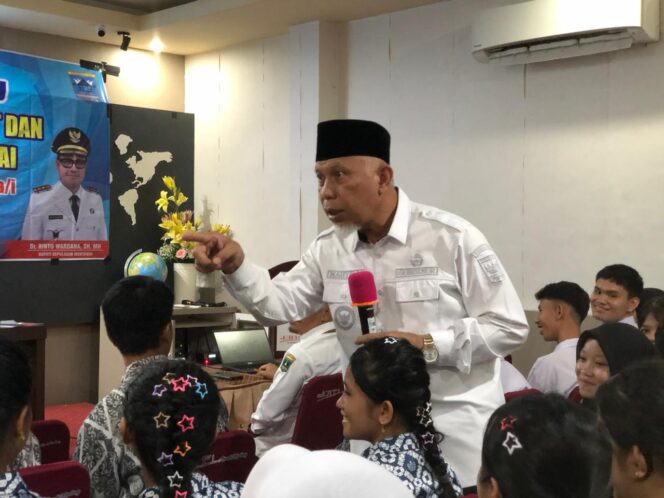 
					Ratusan Pelajar Mentawai Dapat Pendidikan Berkualitas Lewat Program ADEM 3T
