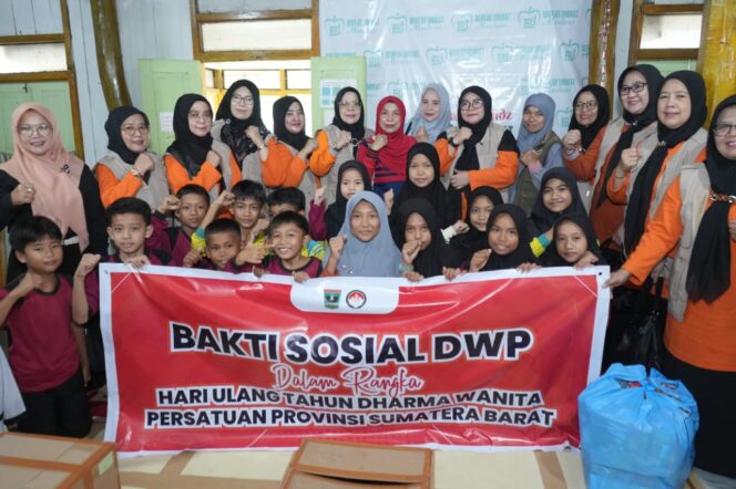 
					DWP Sumbar Wakafkan Al-Qur’an ke Panti dan Rumah Tahfiz