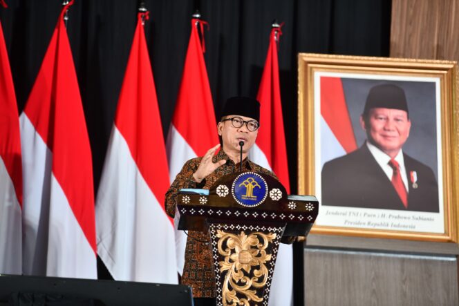 
					JAKARTA_Menteri Desa dan Pembangunan Daerah Tertinggal (Mendes PDT) Yandri Susanto  Memberikan Sambutan dan Menjadi Dewan Pakar pada Kegiatan Peacemaker Justice Award 2025, di Graha Pengayoman Kementerian Hukum, Rabu 26/11
Mendampingi Wakil Menteri Desa PDT, Ahmad Riza Patria
Foto : Angga/Kemendespdt