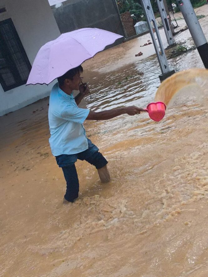 
					Sungai Meluap, Warga Perumahan Permata Utama Padang Minta Dam Permanen