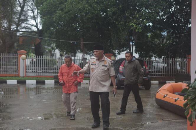 
					Mahyeldi Desak Percepatan Pemulihan Infrastruktur Desa Terdampak Bencana Sumbar