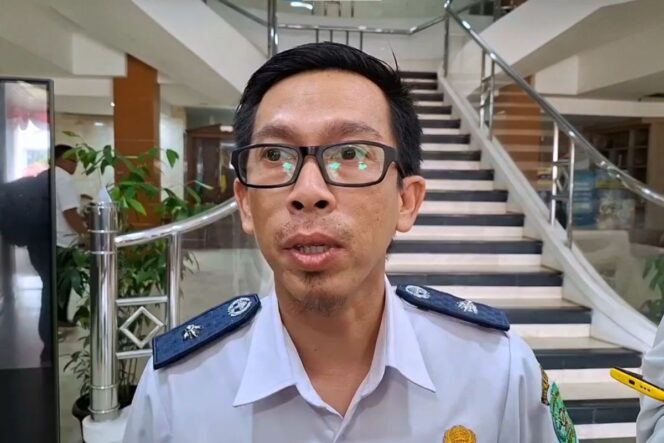 
					Kepala Desa Muara Muntai Ilir, Kecamatan Muara Muntai, Kutai Kartanegara, Arifadin Nur, meluapkan kekhawatirannya soal terhentinya pencairan Dana Desa Tahap II Tahun Anggaran 2025. Jumat (28/11/2025)(Pandawa Borniat/kompas.com)