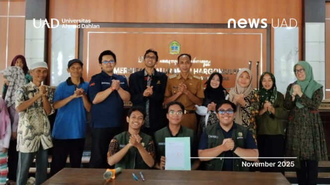 
					LPPM Unversitas Ahmad Dahlan (UAD) dan Tim PM-BEM (Foto. LPPM UAD)