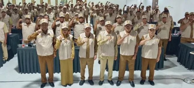 
					Bupati Muhammad Albarraa memberikan arahan pada peningkatan kapasitas kadus dalam rangka pembinaan penyelenggaraan pemerintahan desa tahun 2025 di Hotel Grand Whiz Trawas. (Image courtesy: jprm)