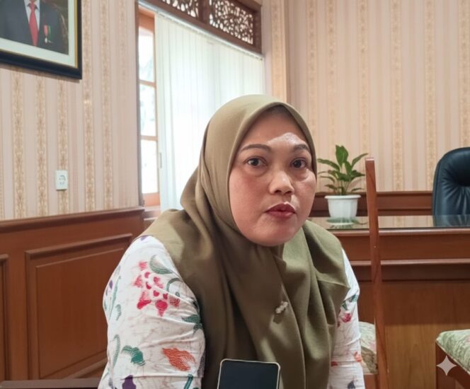 
					Sekretaris Dinas Pemberdayaan Masyarakat dan Desa (DPMD) Ponorogo, Anik Purwani