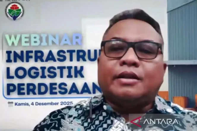 
					Tangkapan layar - Direktur Penyerasian Pembangunan Sarana dan Prasarana Kemendes PDT Teguh Hadi Sulistiono membuka webinar bertajuk 