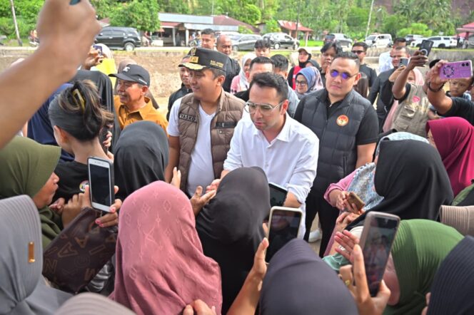 
					Raffi Ahmad Kunjungi Korban Banjir Sumbar, Beri Dukungan