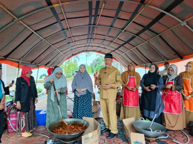 
					Marandang untuk Sumatera: Targetkan Satu Ton Rendang Bagi Korban Bencana
