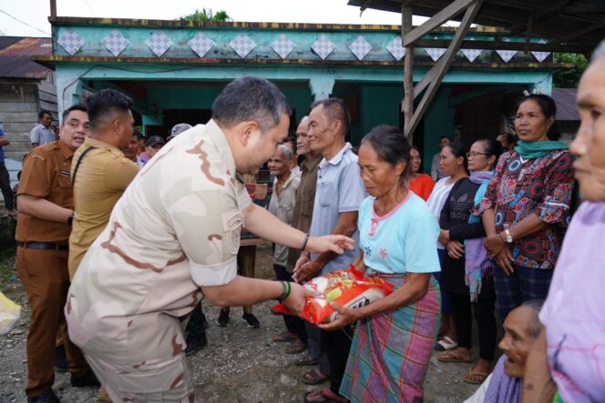 
					Bupati Pakpak Bharat Salurkan Bantuan Gubernur Sumut ke Korban Longsor