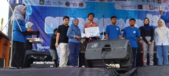 
					Penyerahan Trophy Juara 2 Garisna Fahriansyah Akbar