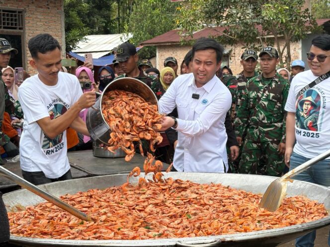 
					Aksi Bobon Santoso Masak 10.000 Porsi untuk Korban Banjir
