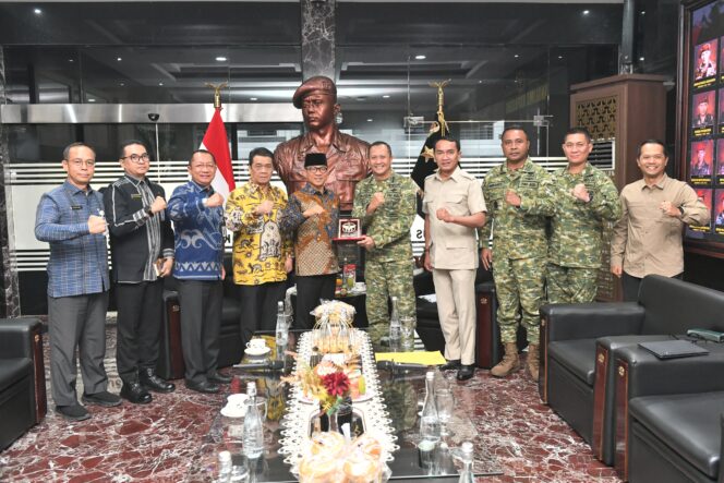 
					Mendes PDT Gandeng Kopassus Perkuat Program 12 Aksi Bangun Desa