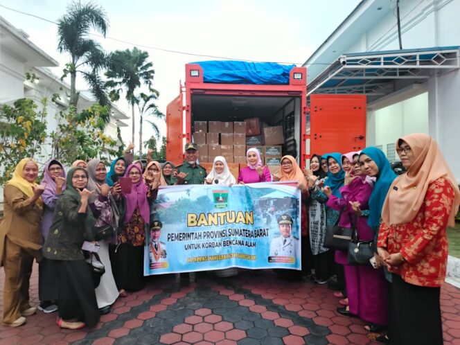 
					Sumbar Kirim 2,5 Ton Rendang untuk Korban Bencana di Tiga Provinsi