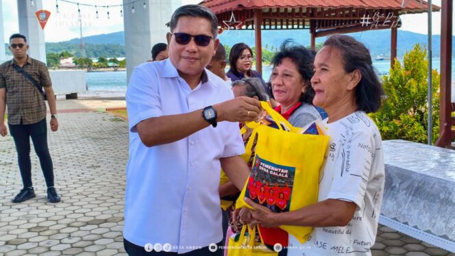 
					Wali Kota Ambon Apresiasi Paket Natal Pemdes Galala