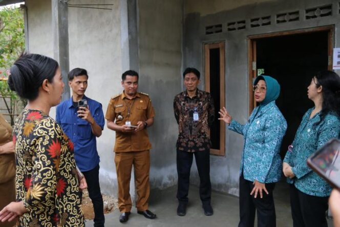 
					PKK Kalbar Serahkan Bantuan Rumah Layak Huni di Mempawah