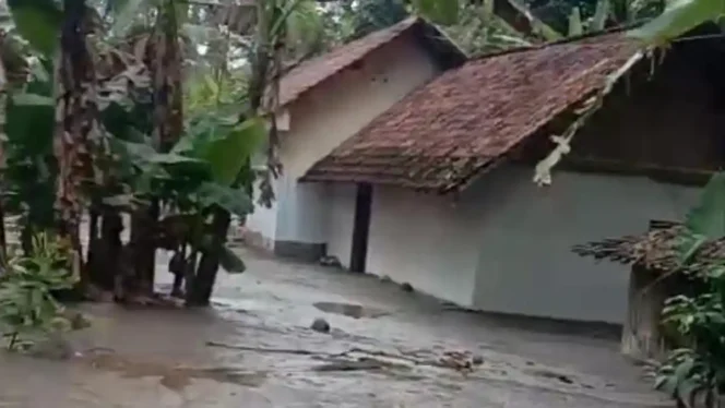 
					Lahar Semeru Terjang Lumajang: Sembilan Rumah Warga Terdampak