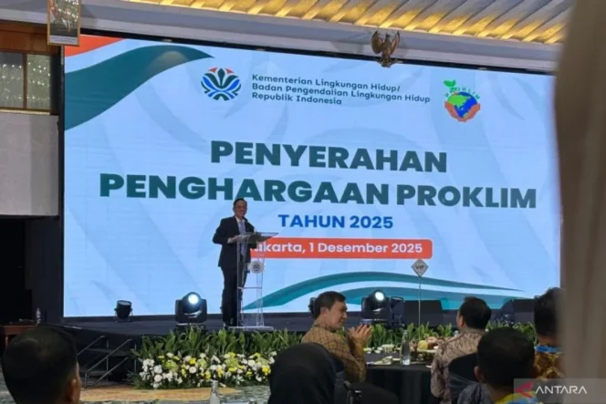 
					Menteri LH/Kepala BPLH Hanif Faisol Nurofiq ketika memberikan arahan saat Anugerah ProKlim 2025 di Jakarta, Senin (1/12/2025) (Image courtesy: ANTARA)