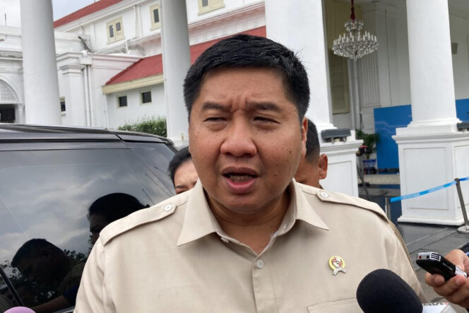 
					Menteri PKP sekaligus Politisi Partai Gerindra Maruarar Sirait usai bertemu dengan Presiden Prabowo Subianto di Istana Kepresidenan, Jakarta, Jumat (21/2/2025) - (Image courtesy: BISNIS))