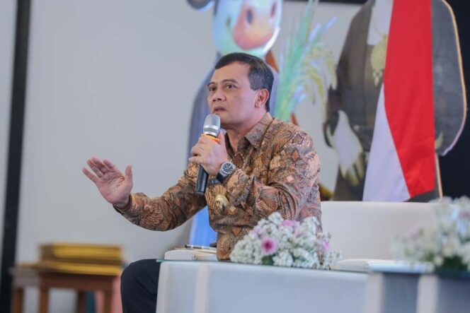 
					Gubernur Jawa Tengah, Ahmad Luthfi menyampaikan paparan saat menjadi narasumber dalam acara Lokakarya Desa / Kelurahan Berprestasi dalam rangkaian Peringatan Hari Desa Nasional di Pendopo Gedhe, Kabupaten Boyolali, Rabu (14/1/2026). (Foto : boyolali.go.id)