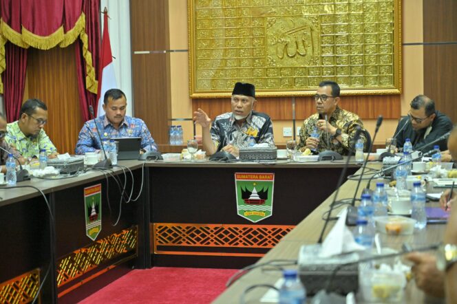 
					Padang Krisis Air: Luka Hulu Sungai yang Mengeringkan Sumur