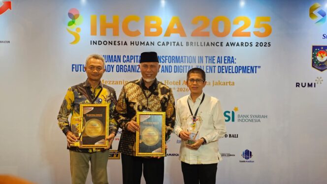 
					Gubernur Sumbar Raih Penghargaan Bergengsi, Sukses Rombak SDM BUMD Sumbar