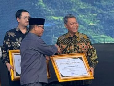 Mahkamah Konstitusi Republik Indonesia (MKRI) menerima penghargaan dari Kementerian Desa, Pembangunan Daerah Tertinggal, dan Transmigrasi (Kemendesa PDT) dalam rangkaian puncak Peringatan Hari Desa Nasional Tahun 2026.