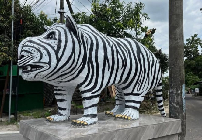 
					Patung Macan Putih yang viral di Desa Balongjeruk Kediri. (Foto: Istimewa)