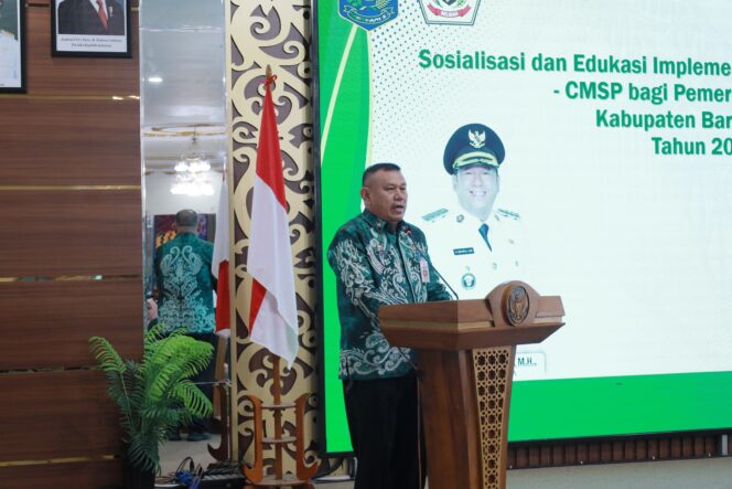 
					Wakil Bupati Barito Kuala pada saat kegiatan sosialisasi Penerapan transaksi non-tunai dalam pengelolaan keuangan desa mulai diperkuat di Kabupaten Barito Kuala, Jum’at, 6 Februari 2026. Fofo/ Diskominfo Barito Kuala