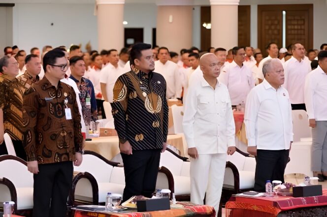
					Gubernur Sumatera Utara (Sumut) Bobby Nasution menghadiri dan memberi sambutan pada Pengukuhan Pengurus DPD dan DPC Asosiasi Badan Permusyawaratan Desa Nasional (ABPEDNAS) Sumut serta Sosialisasi Penguatan Kesadaran Hukum dan Pencegahan Penyimpangan Pengelolaan Dana Desa di Aula Raja Inal Siregar Kantor Gubernur Sumut Jalan Diponegoro Kota Medan, Sabtu (14/02/2026).