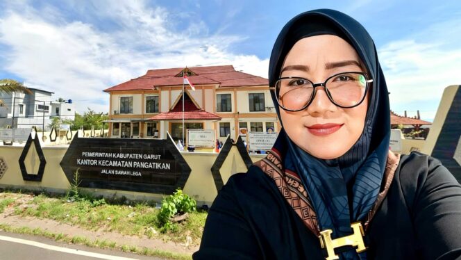 
					Elsa Rosmiati, Ketua Pimpinan Anak Cabang (PAC) PDI Perjuangan Kecamatan Pangatikan
