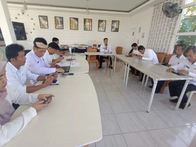 
					Rapat laporan hasil pengambilan titik koordinat, penyusunan peta dan perbup desa persiapan, Rabu (4/2). &lrm; (DOK PEMKAB TANA TIDUNG)