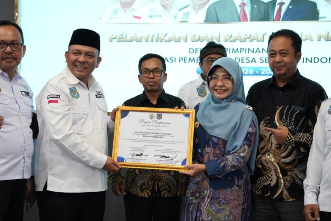 
					Insiden Piagam Tertukar: Pandeglang Tetap Sah Terima Penghargaan Kemendesa