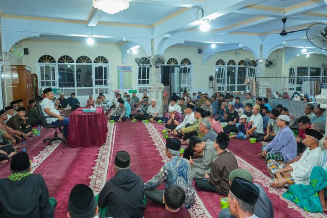 
					Jejak Peci Bung Karno di Masjid Padang Japang