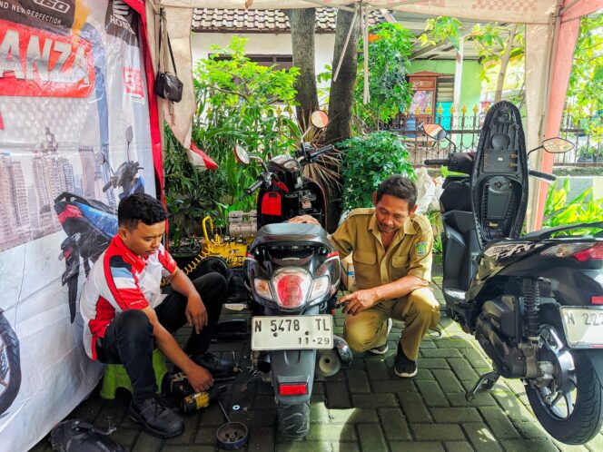 
					Warga Randupitu Servis Motor Gratis Persiapan Mudik Lebaran